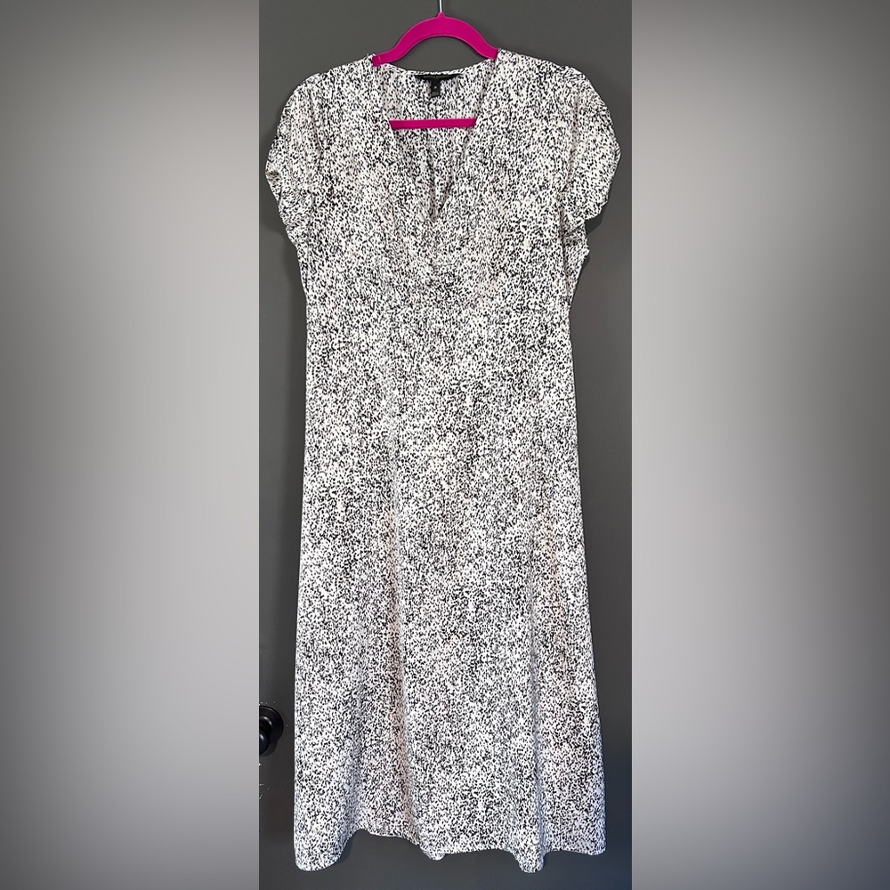 NWOT Banana Republic Black and Cream Midi Dress (M)